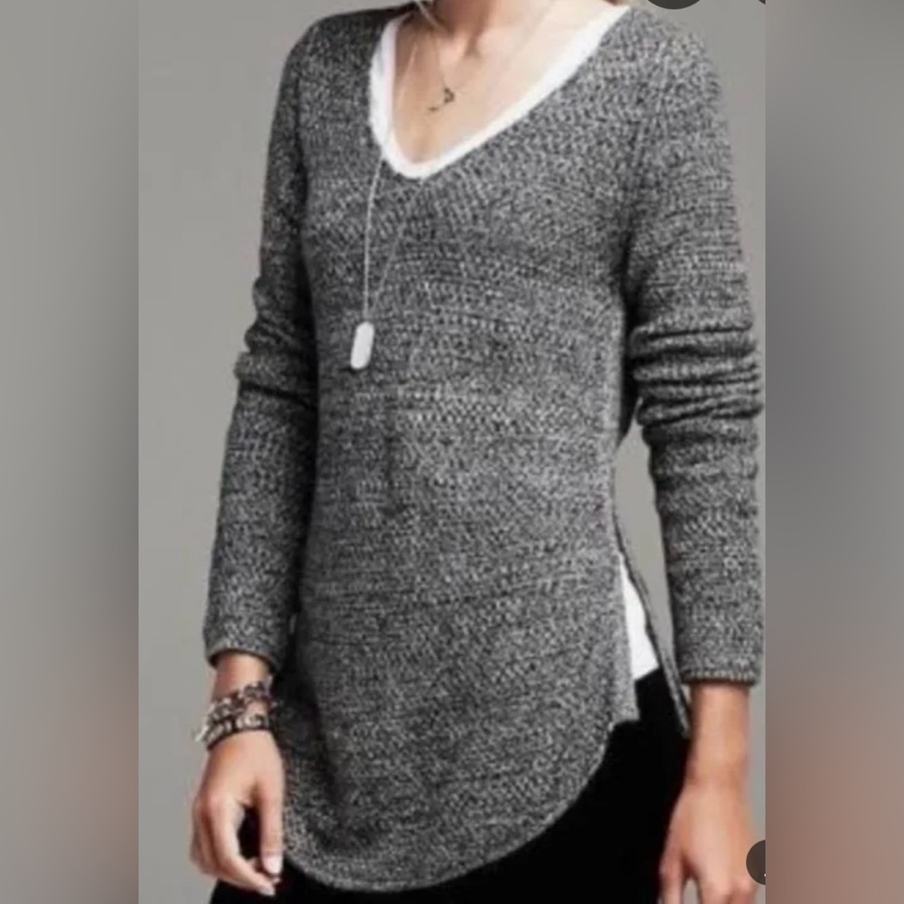 Banana Republic Marled Side Zip Sweater
Gray size medium